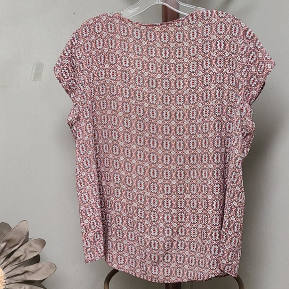 Lucy & Laurel Split V-neck Top size XL - Picture 5 of 7